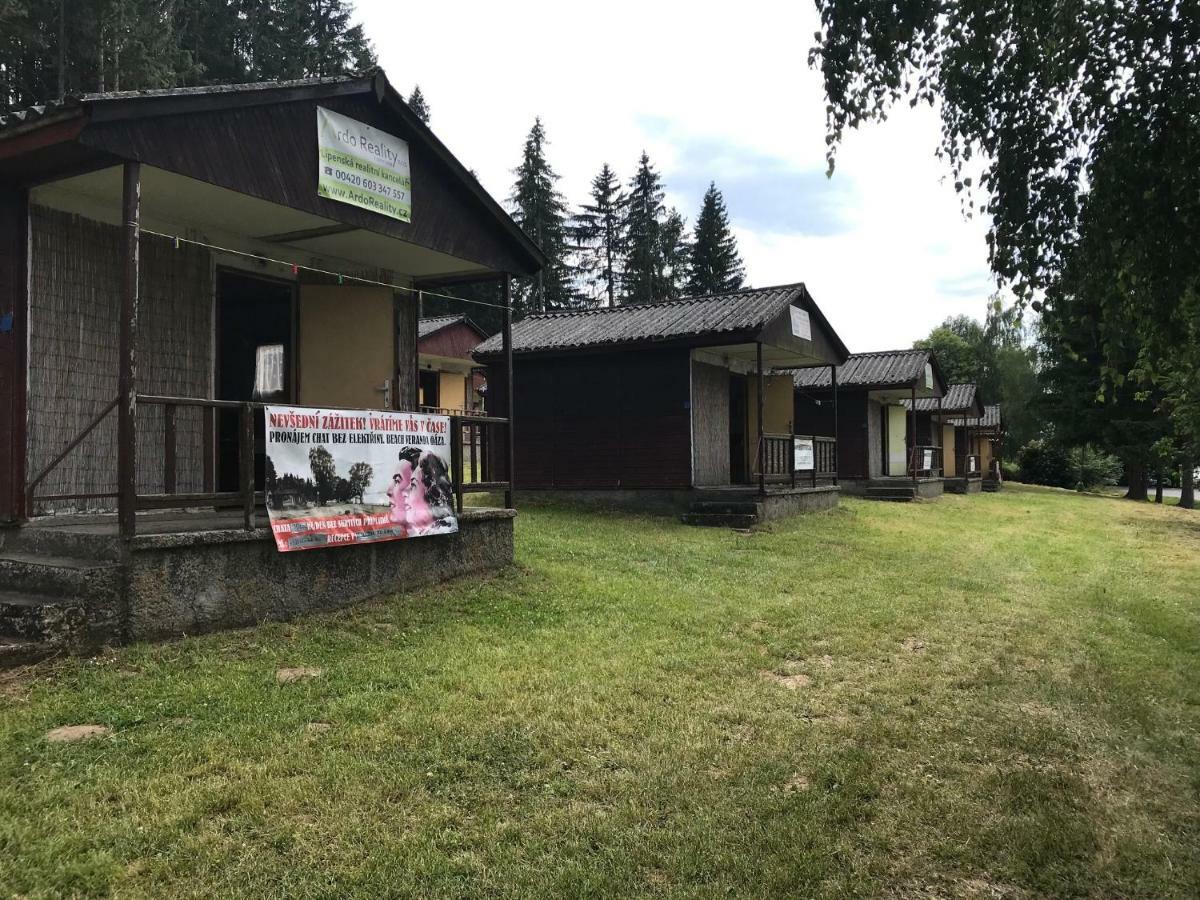 RETRO chaty u pláže Lipno Hotel Černá v Pošumaví Esterno foto